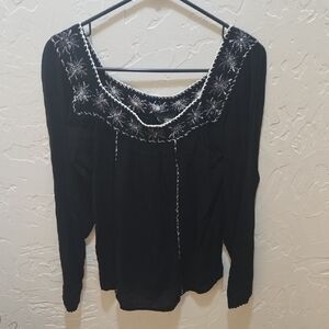3/$10 Passport Elegant Black Top with White Detailing